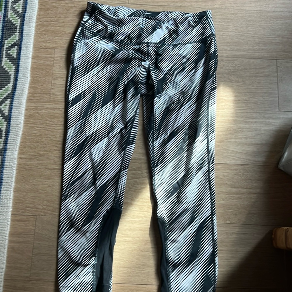 Nike dry fit workout leggings black and white stripe size medium
